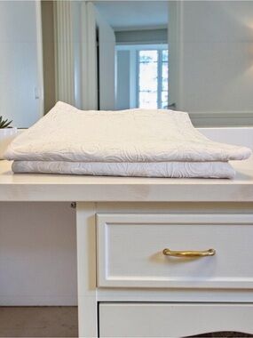 FRONTGATE 2 Matelasse White KING Pillow Shams